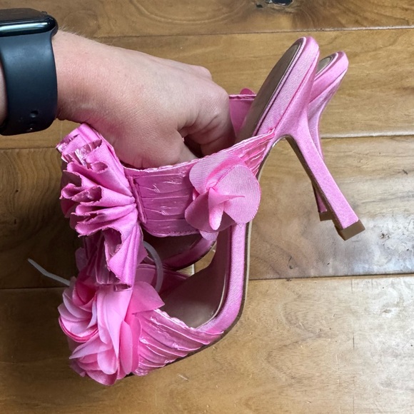 NWT Gianni Bini Hardaway Satin Ruffle Floral Detail Dress Slide Sandals Sz 6,5 - Picture 5 of 8